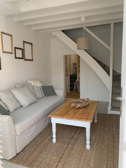 Gite La Petite Maison Guîtres Esterno foto